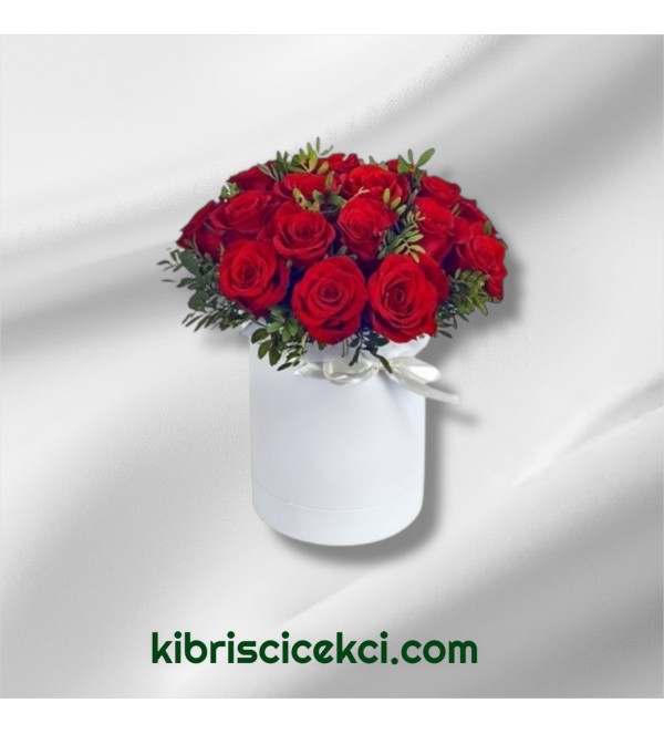 Kutuda 15 Kırmızı Gül